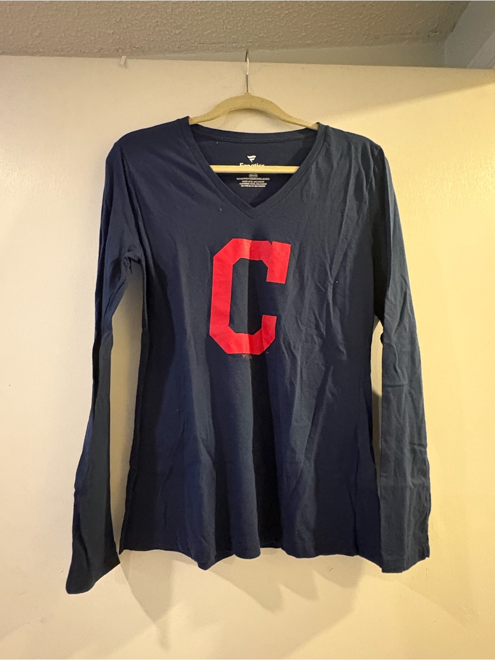 NWOT Med Cleveland Guardians Shirt